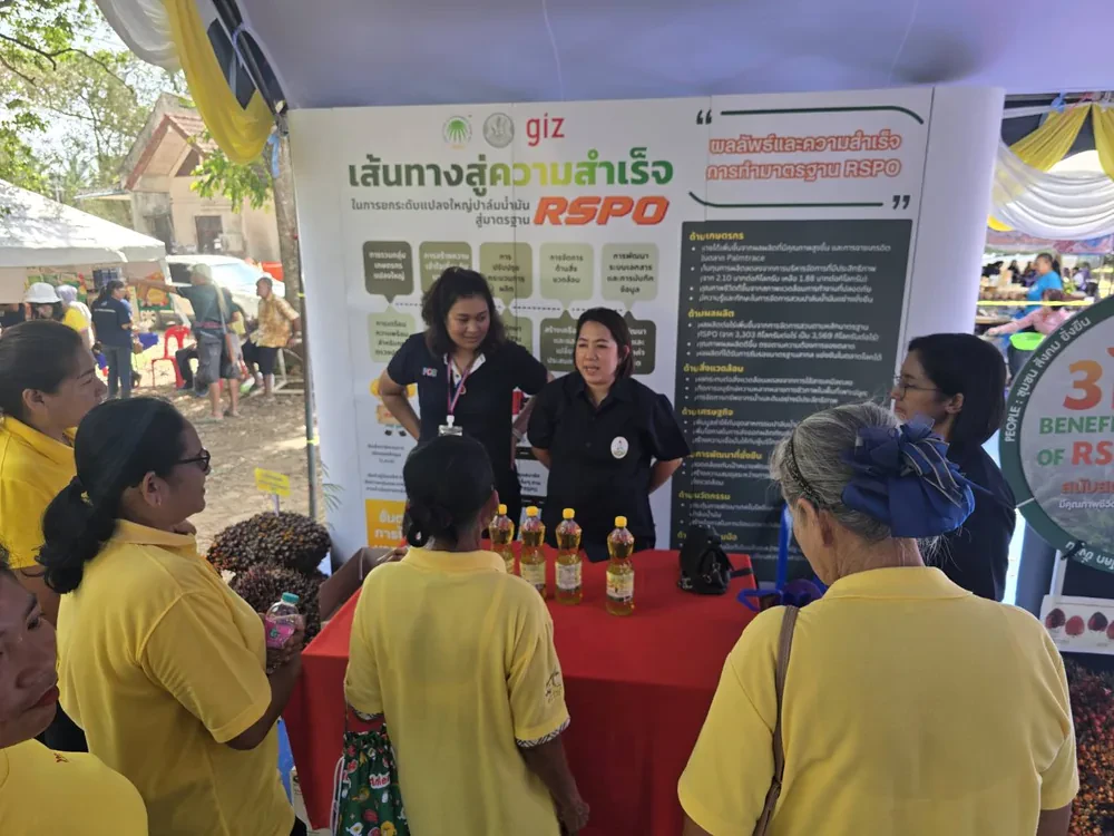 ร่วมออกบูธงานคลินิกเกษตรเคลื่อนที่