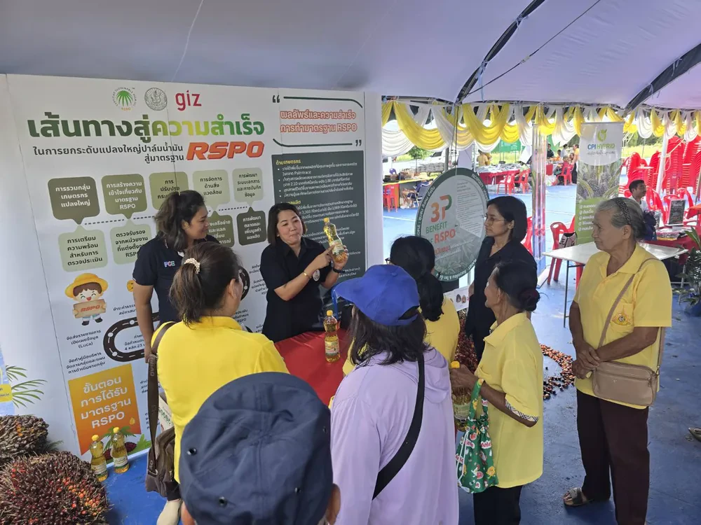 ร่วมออกบูธงานคลินิกเกษตรเคลื่อนที่