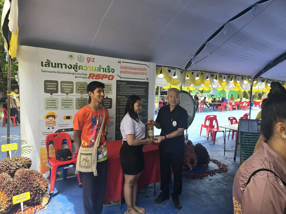 ร่วมออกบูธงานคลินิกเกษตรเคลื่อนที่